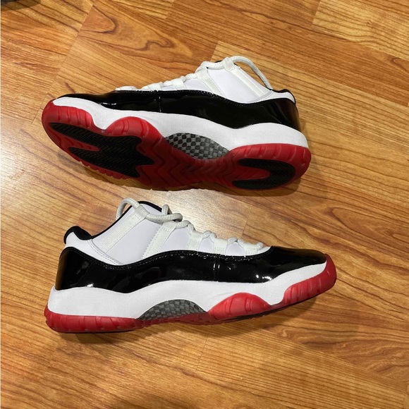 Women Air Jordan 11 Retro Low Concord Bred - Picture 2 of 4